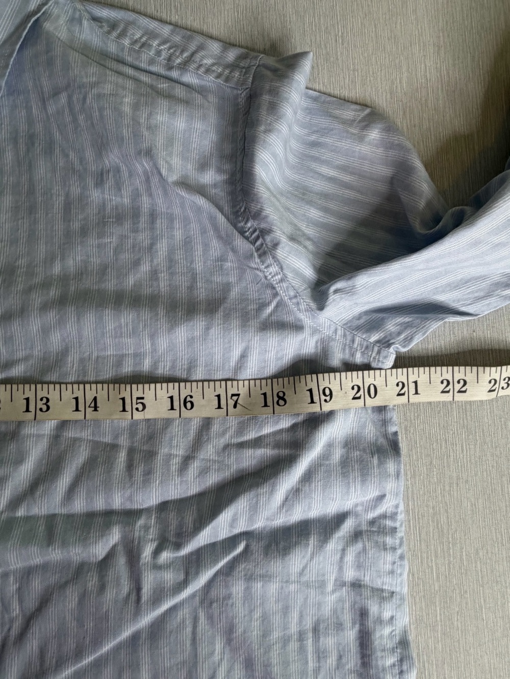 Everlane The Must-Have Shirt in Silky Cotton Forever Blue Optic White Size 2 NWT - Picture 4 of 16